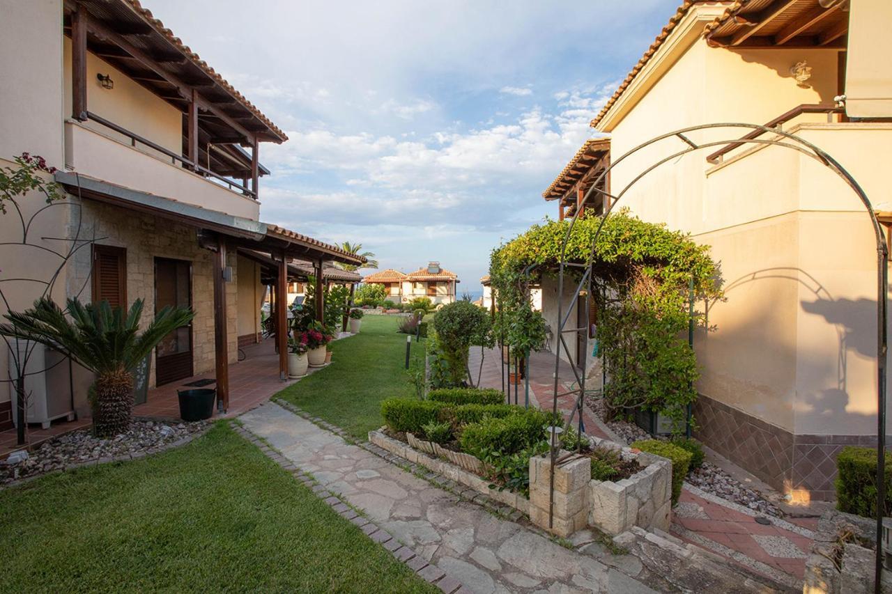 Porto Thea Alexandra Shared Pool Villa, Афітос Екстер'єр фото